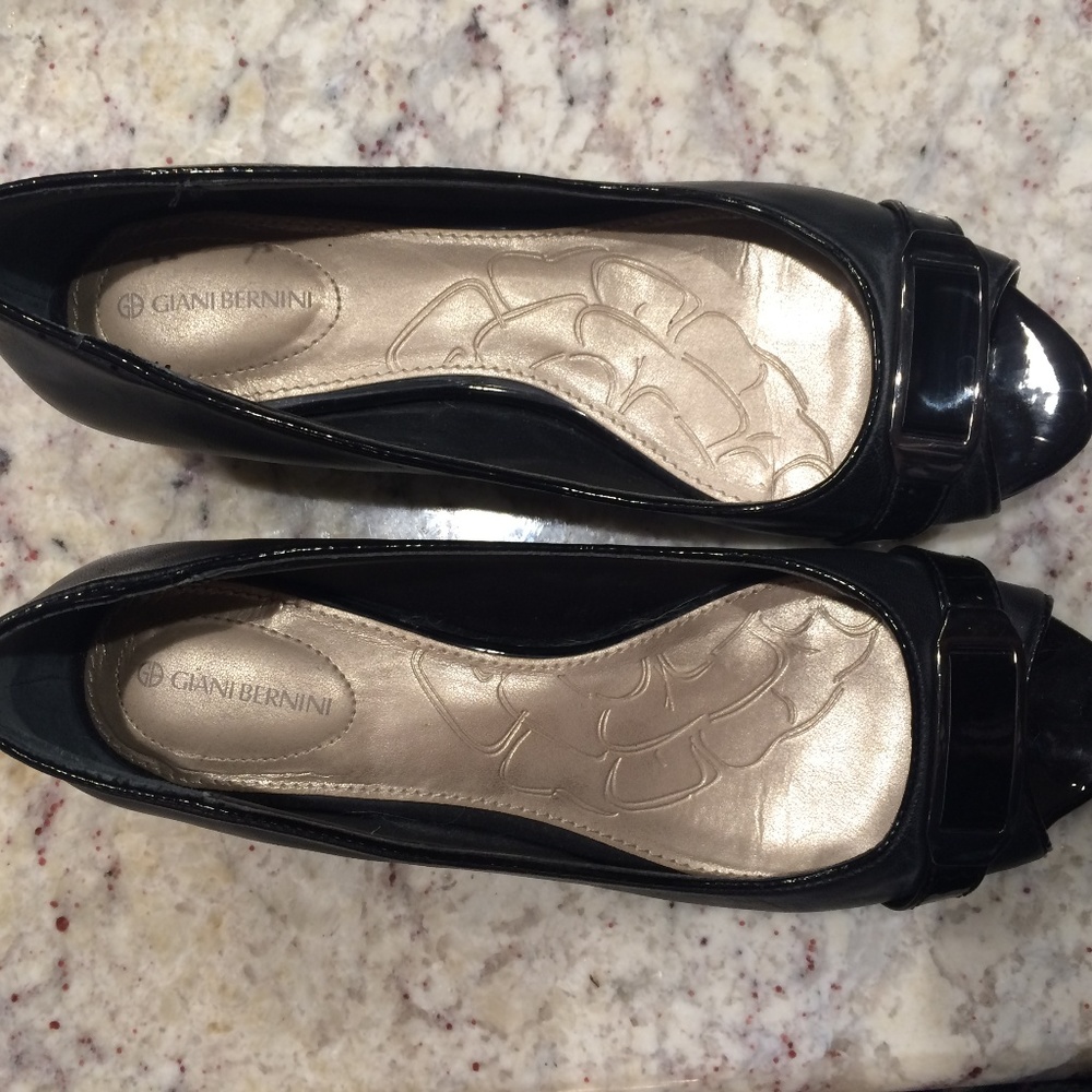 Giani Bernini Peep Shoe (Never worn)